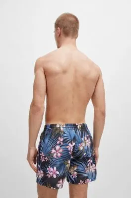 Bañador tipo shorts con forro integral y estampado de temporada