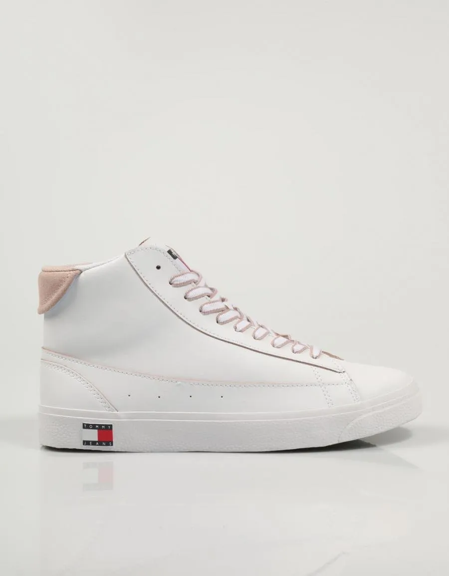  baskets TOMMY HILFIGER Tommy Jeans Mid Leather Varsity en Blanc 79905