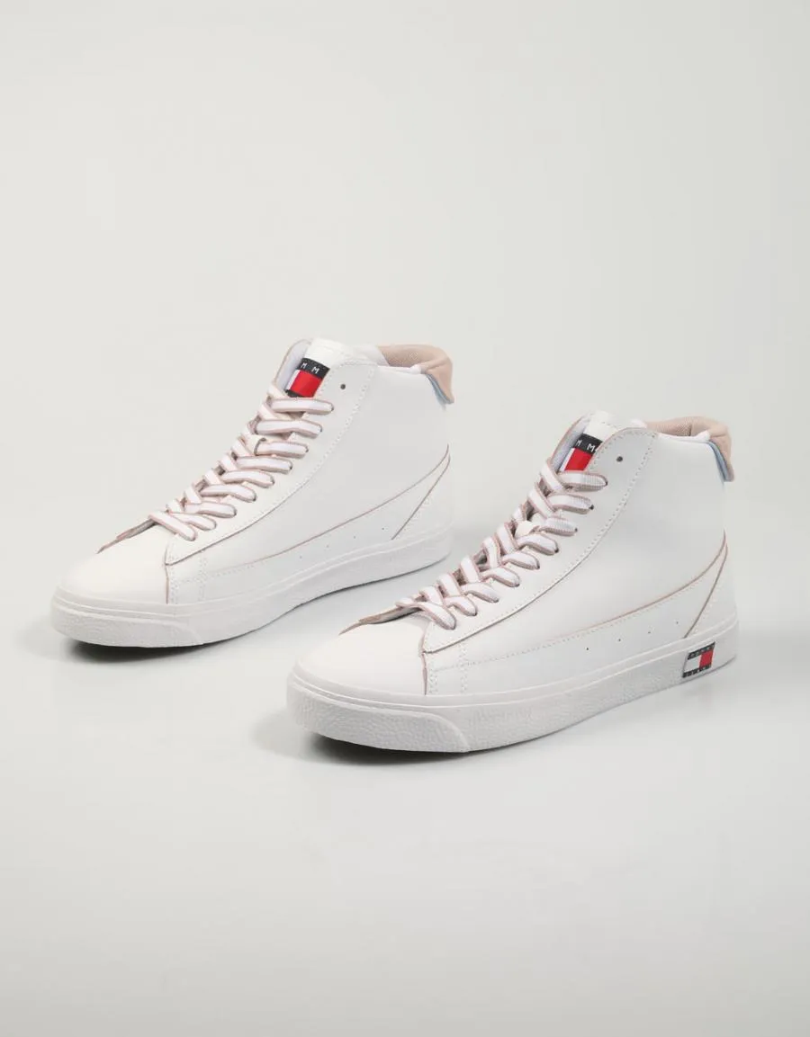  baskets TOMMY HILFIGER Tommy Jeans Mid Leather Varsity en Blanc 79905