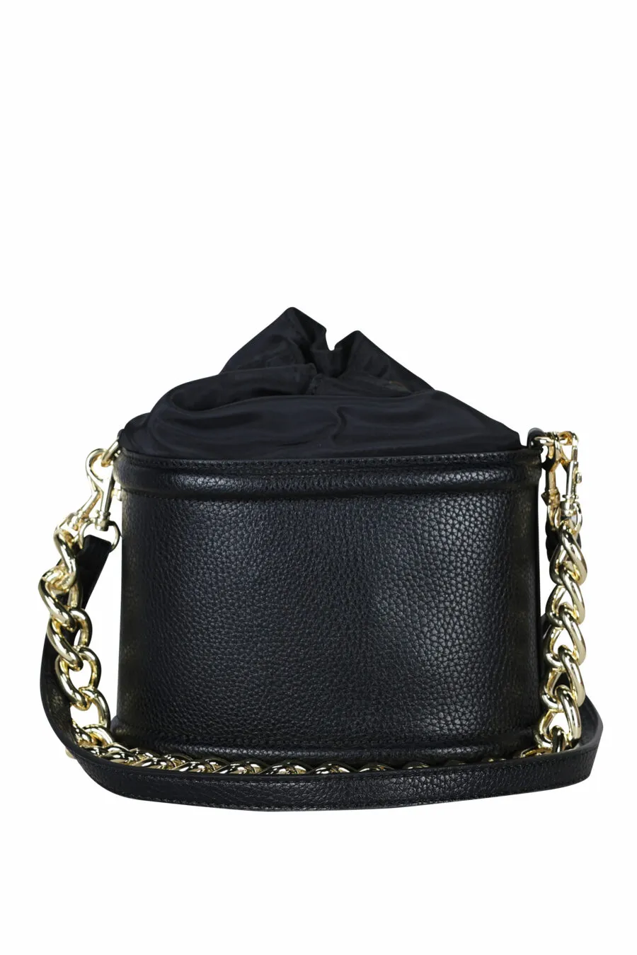 Bolso bandolera negro estilo saco con hebilla barroca y cadena