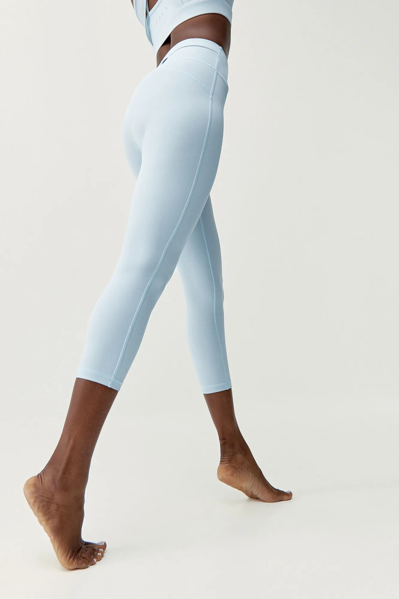 Born Living Yoga Legging Daya Sky Soft