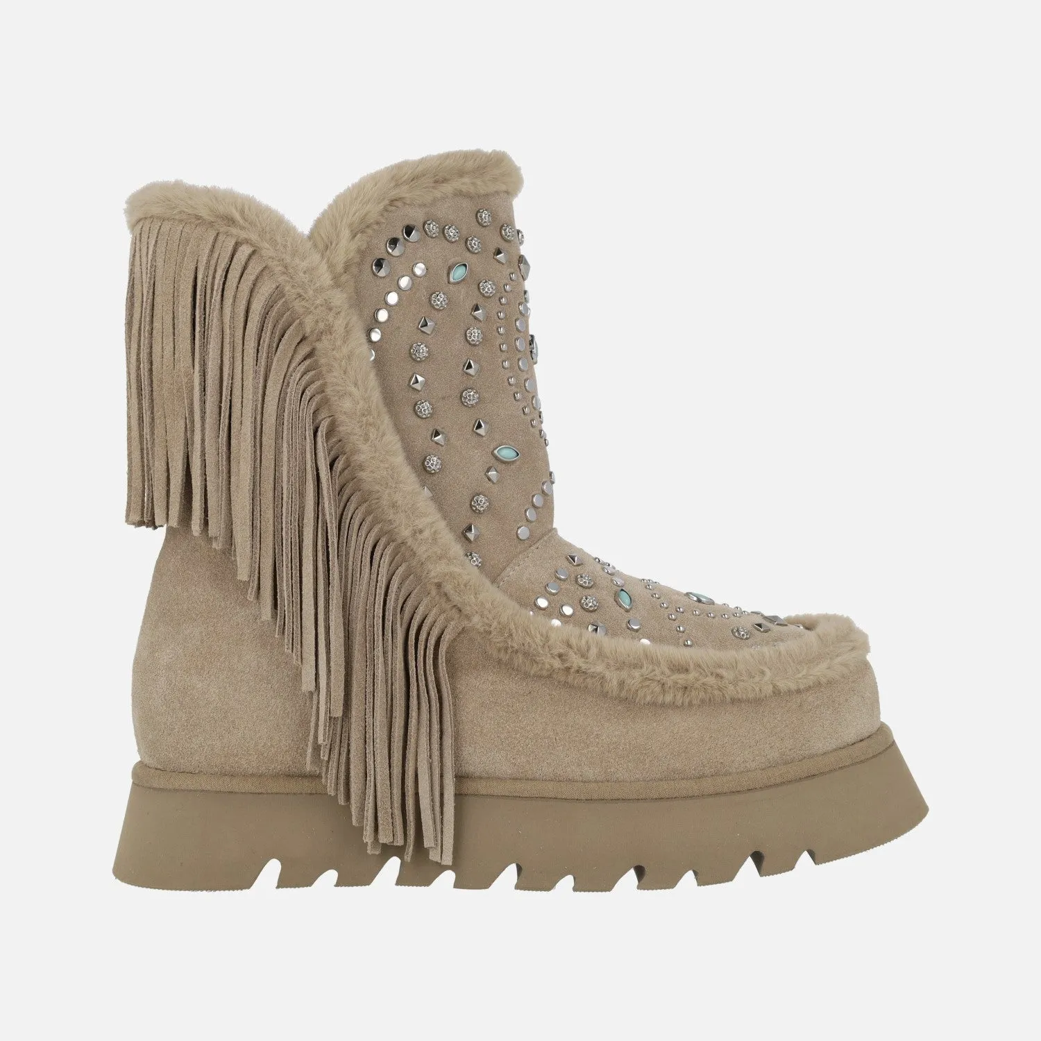 Botas joya en serraje beige con tachas y flecos