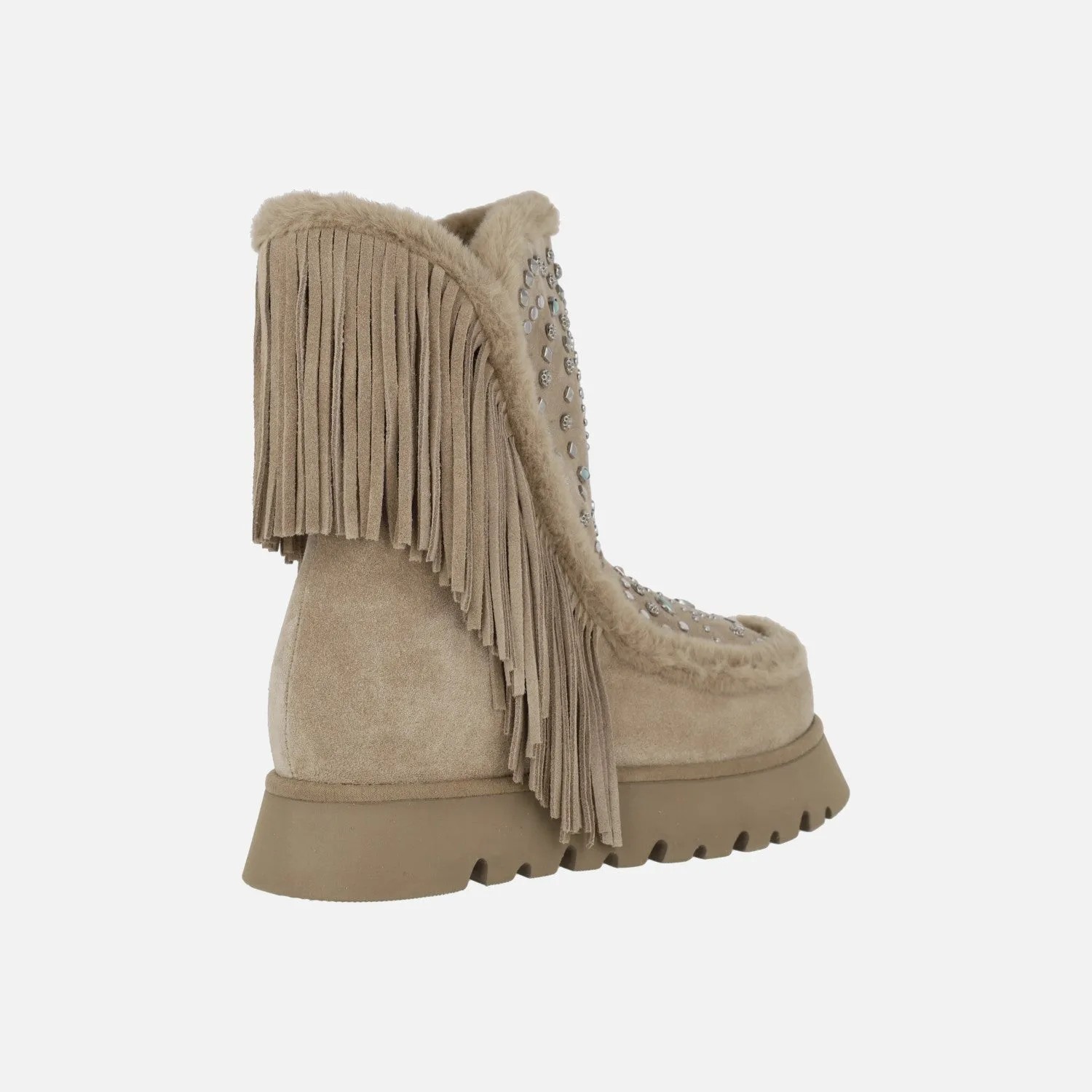 Botas joya en serraje beige con tachas y flecos