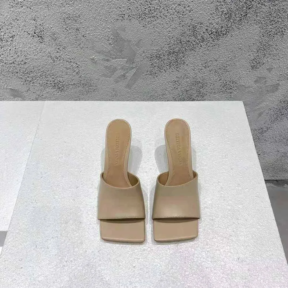 Bottega Veneta Mules de mujer de piel de montar elástica con tacón de 9 cm de altura