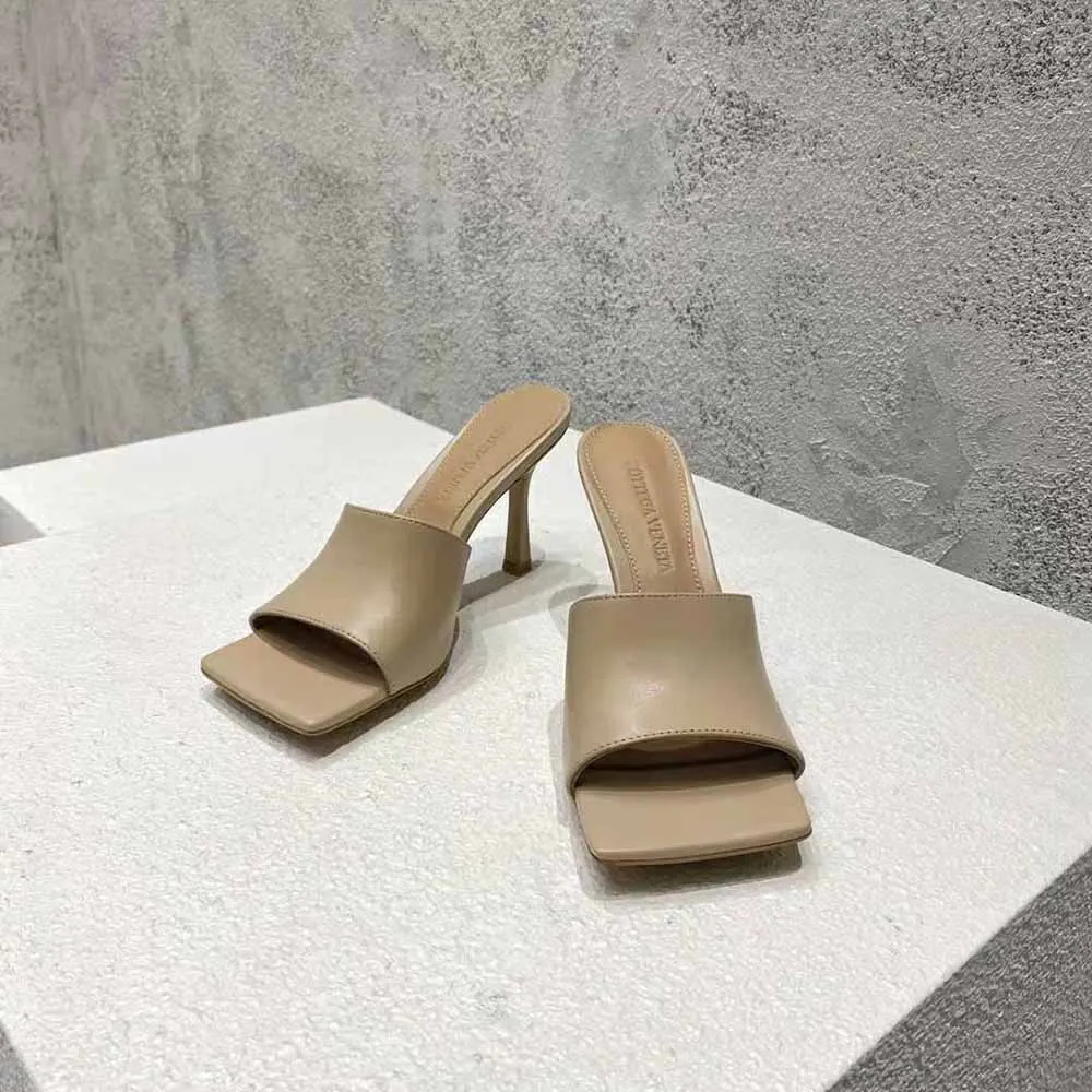 Bottega Veneta Mules de mujer de piel de montar elástica con tacón de 9 cm de altura