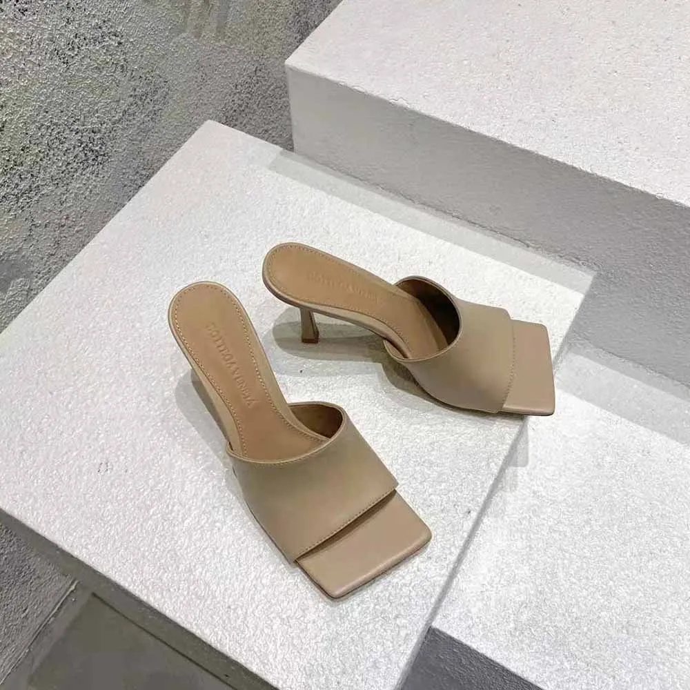 Bottega Veneta Mules de mujer de piel de montar elástica con tacón de 9 cm de altura