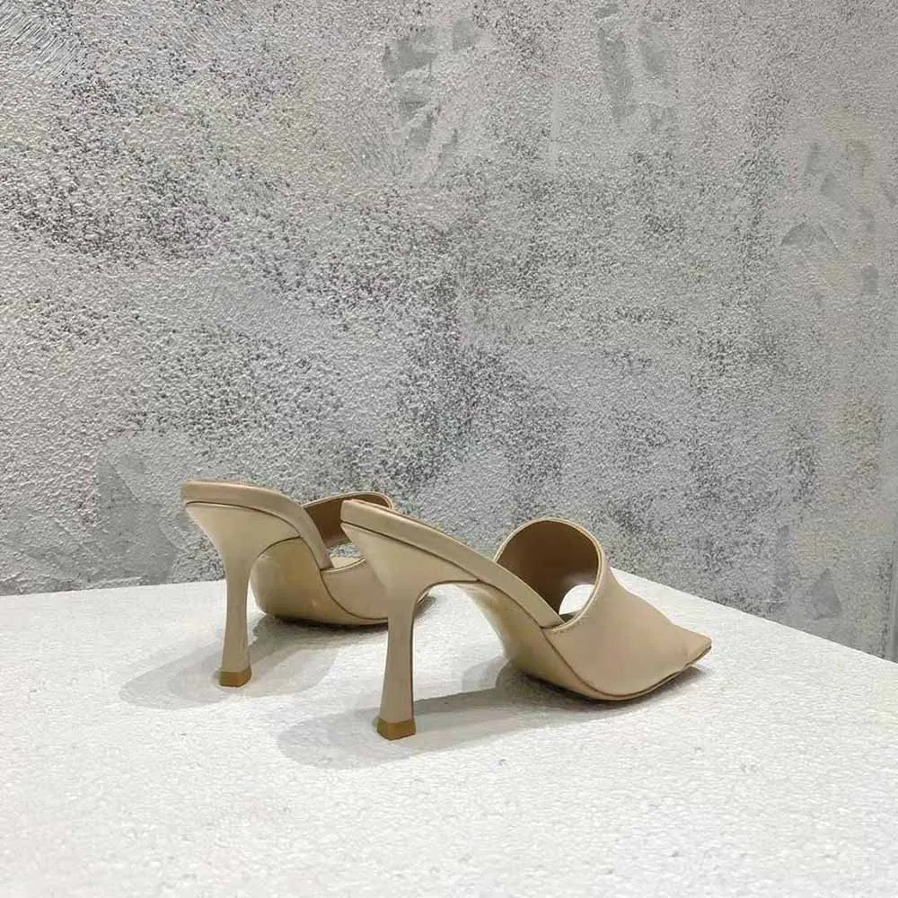 Bottega Veneta Mules de mujer de piel de montar elástica con tacón de 9 cm de altura