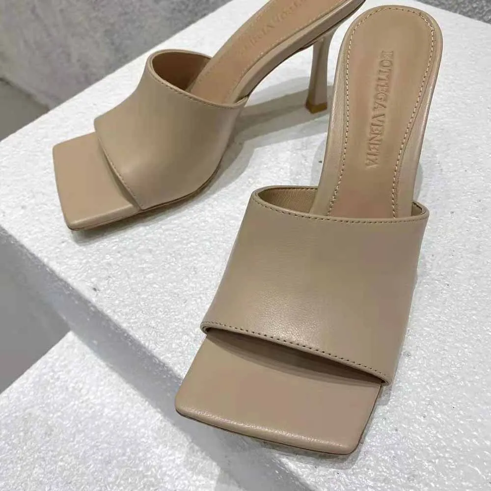 Bottega Veneta Mules de mujer de piel de montar elástica con tacón de 9 cm de altura