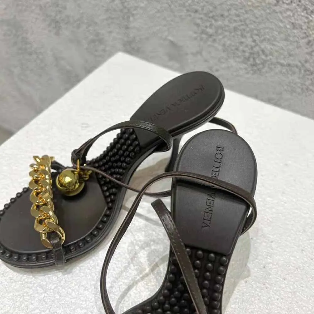 Bottega Veneta Sandalias de mujer de piel negra con lunares y tacón de 9 cm de altura