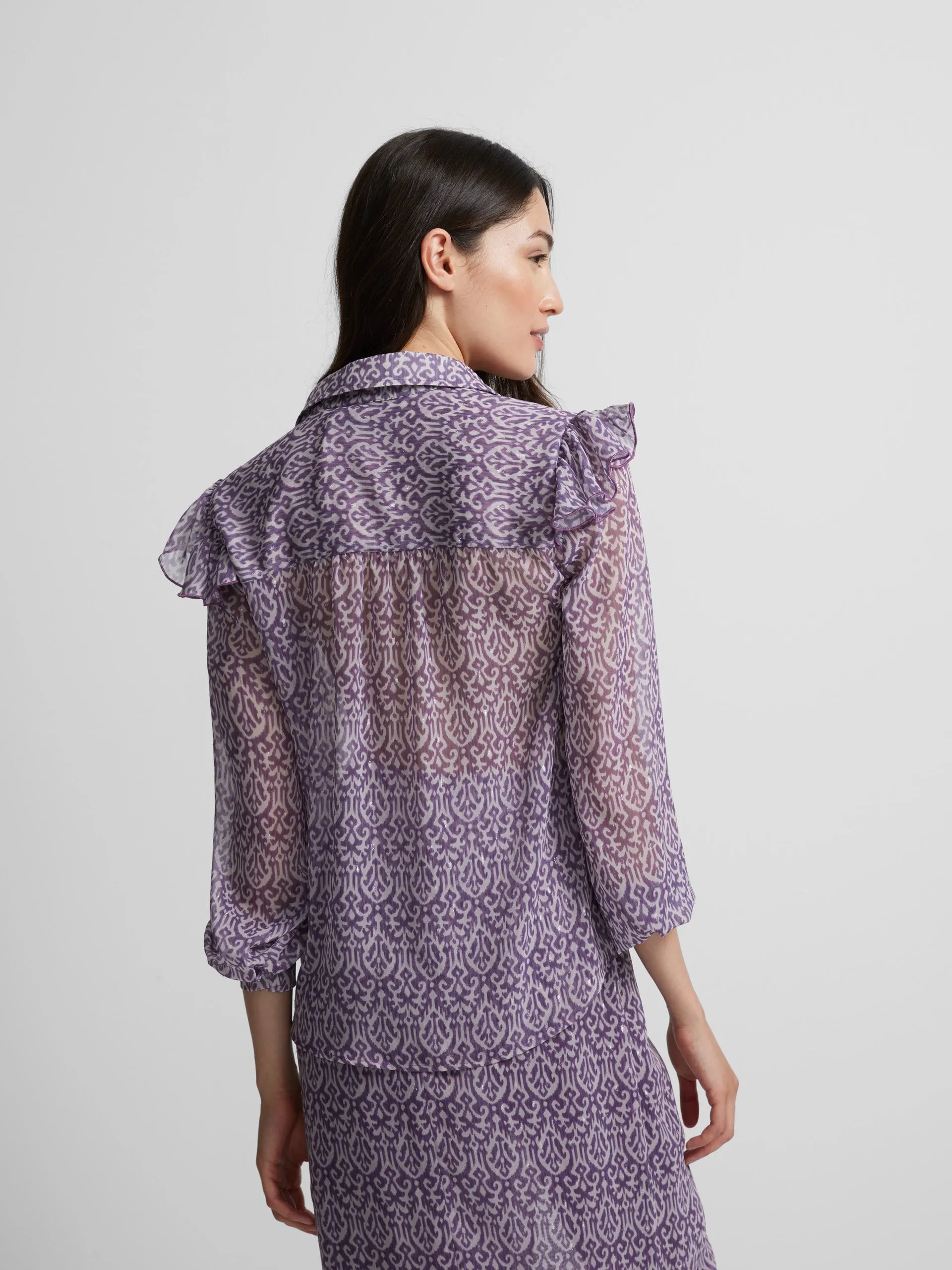 Camisa volante estampado ikat morado