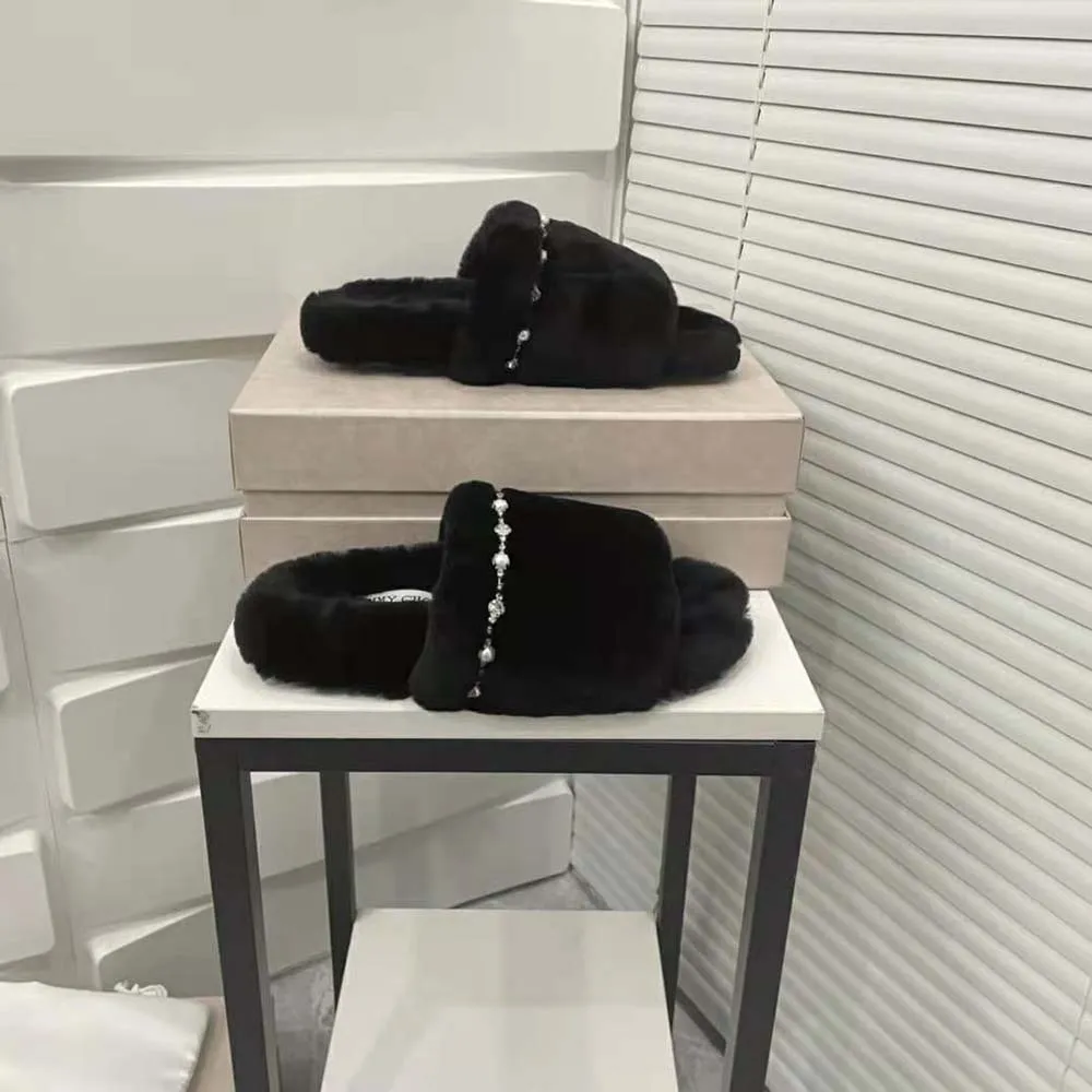 Jimmy Choo Mujer Acinda Slipper Pantuflas de piel de oveja negras con detalles de cristales y perlas