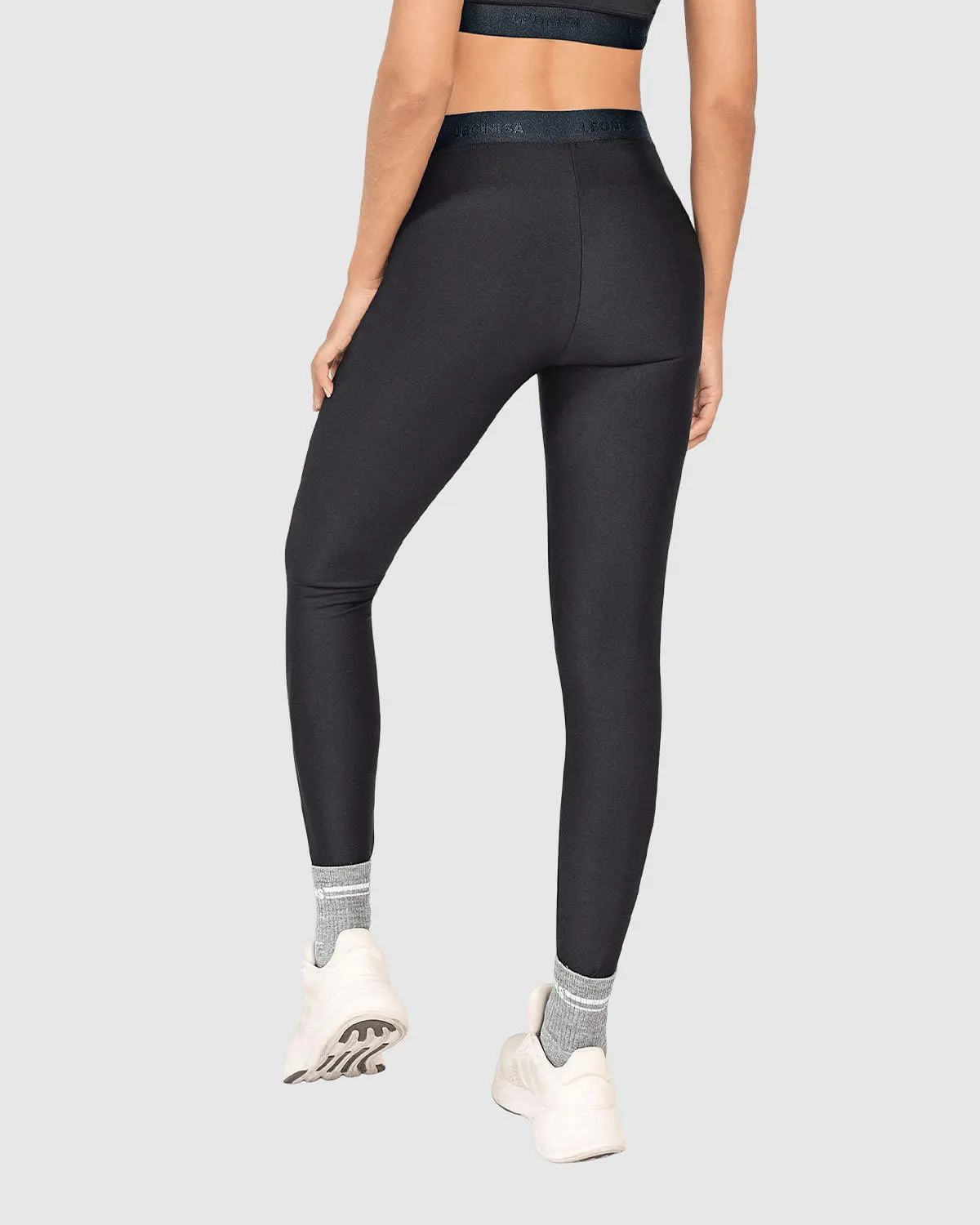 Legging deportivo con pretina en forma de V