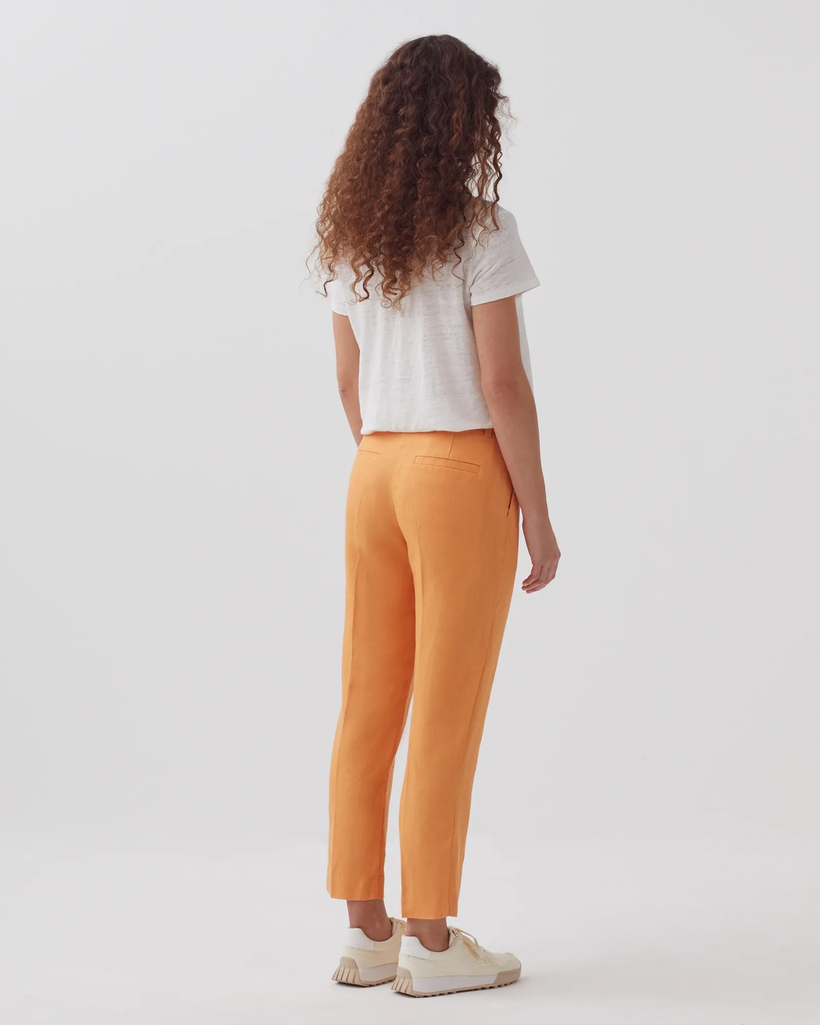 MARGUERITE - Pantalón cigarette de lino apricot tan