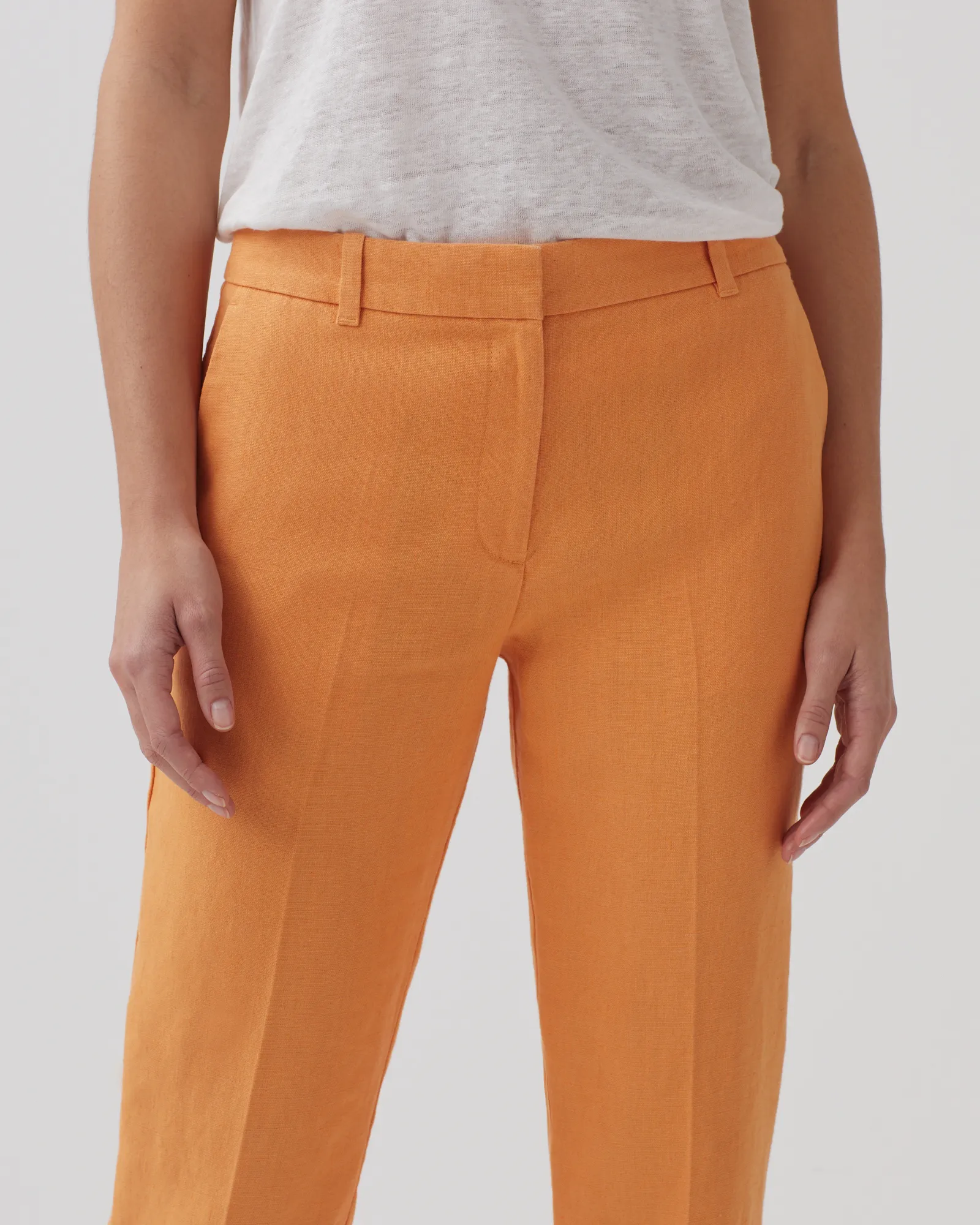 MARGUERITE - Pantalón cigarette de lino apricot tan