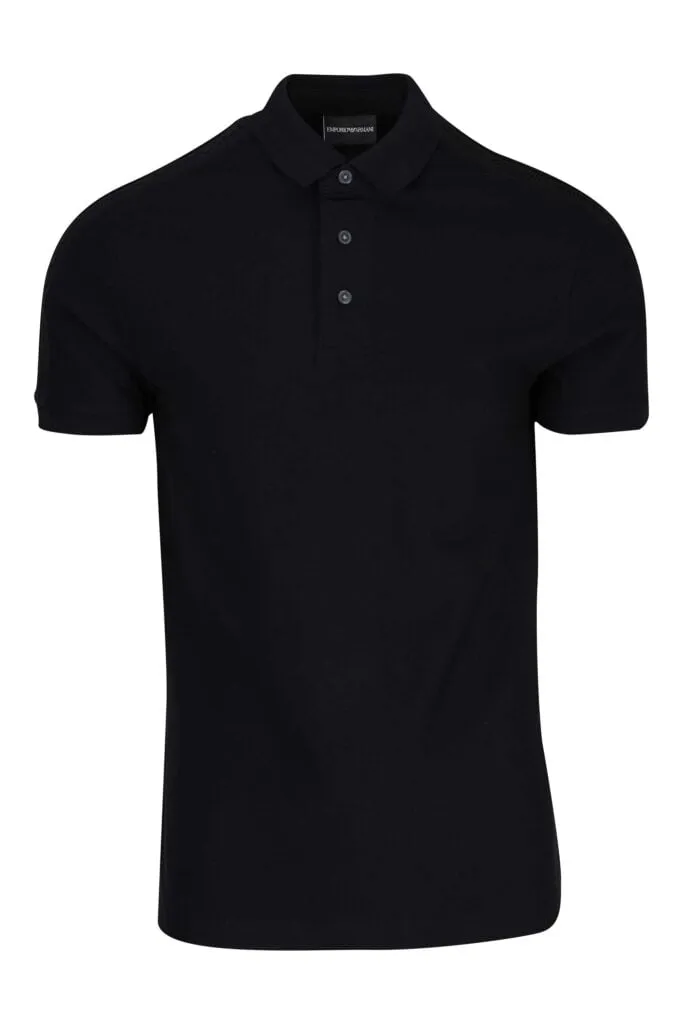 Polo negro de algodón con logo en franja en mangas