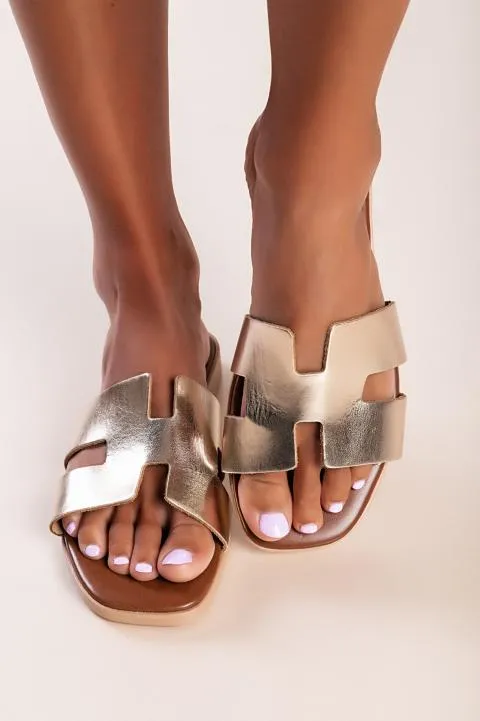 Sandalias de piel con correa ancha, dorado