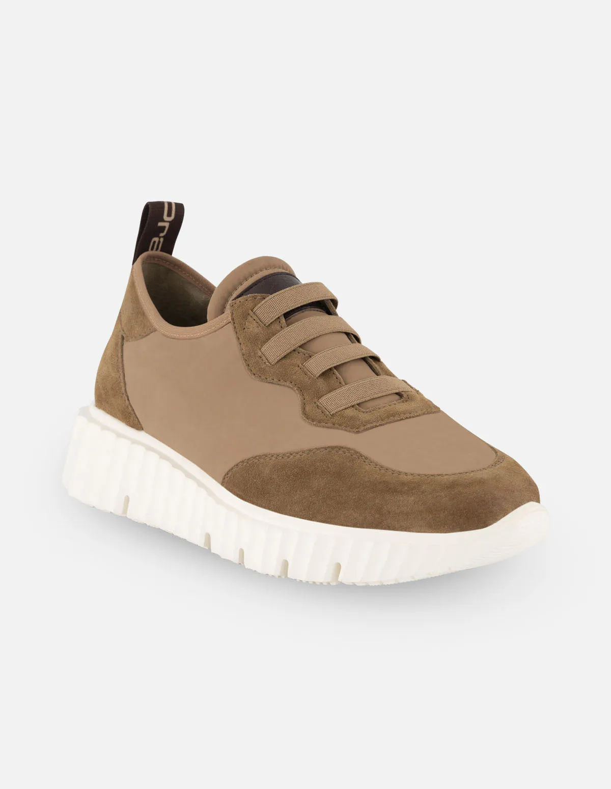 Tenis deportivo beige para mujer en textil ante