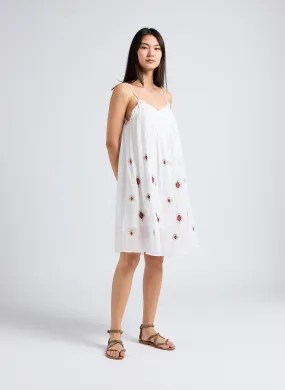 Vestido corto de algodón bordado en blanco