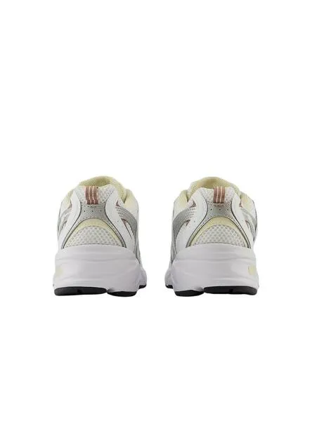 Zapatillas New Balance blancas y tostado 530 para mujer