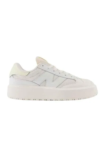 Zapatillas New Balance CT302 blancas para mujer.