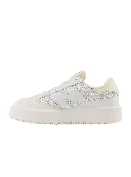 Zapatillas New Balance CT302 blancas para mujer.